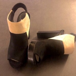 Gorgeous heeled sandals!!